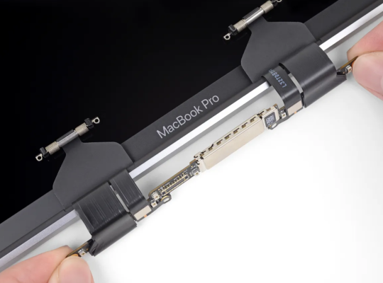 Thay Cáp Màn Hình Macbook Uy Tín Tại Trung Tâm Mfix